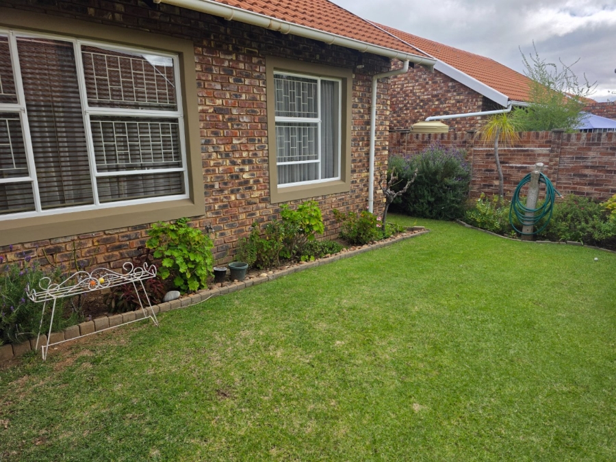2 Bedroom Property for Sale in Langenhovenpark Free State